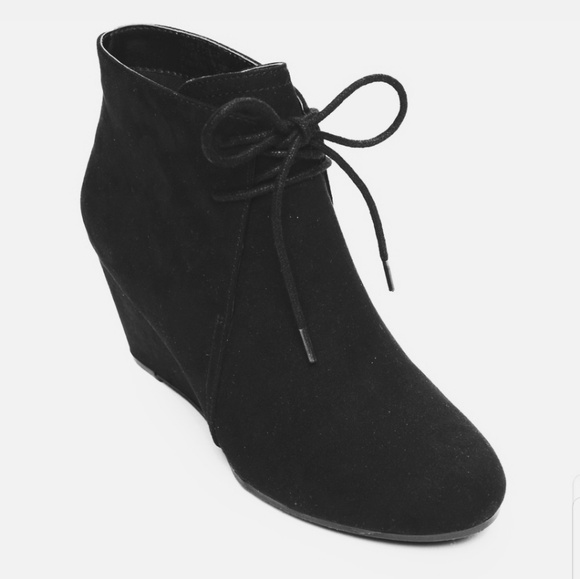 Shoes - NEW DIRECTIONS Cedar Booties Ankle Boots